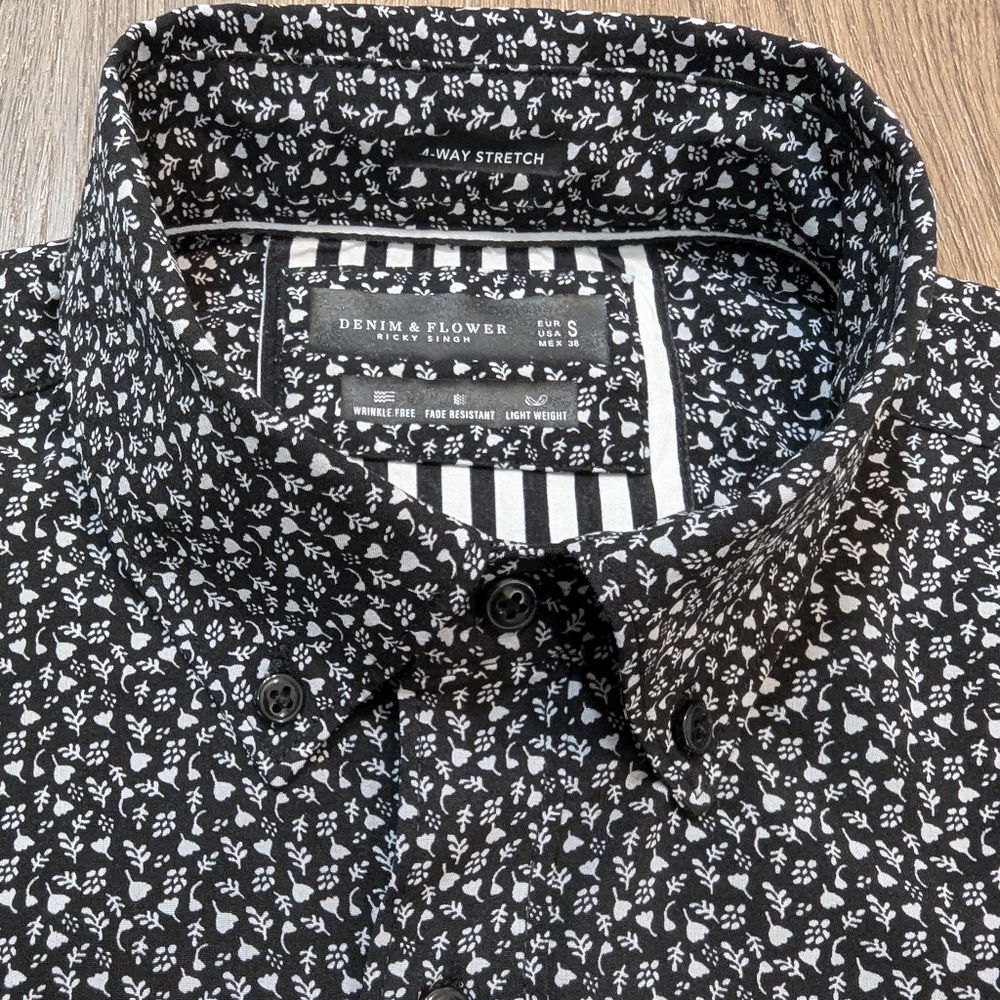 Denim & Flower Men's Black Floral Button Down Short Sleeve Shirt - Small - Picture 3 of 9